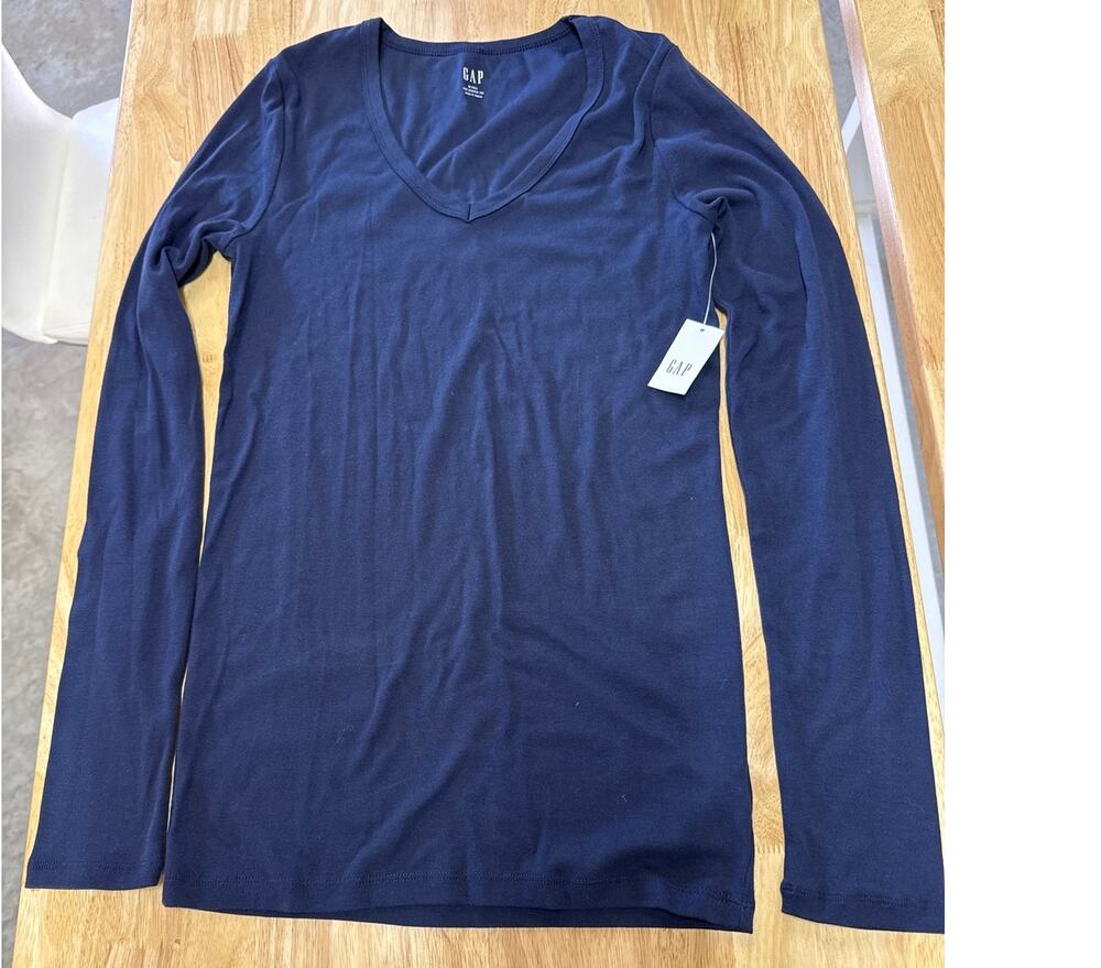NWT Gap Navy Long Sleeve V Neck T-shirt Size M Long